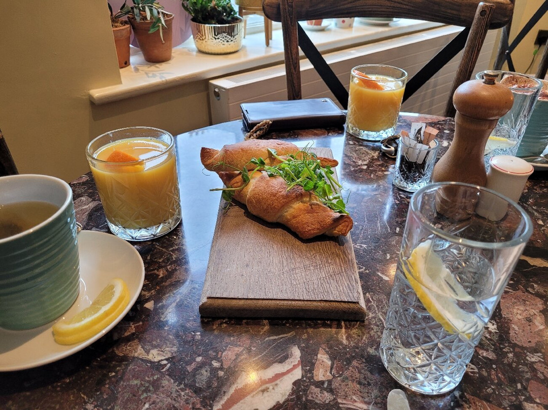 Valentino's Restaurant With Rooms主图