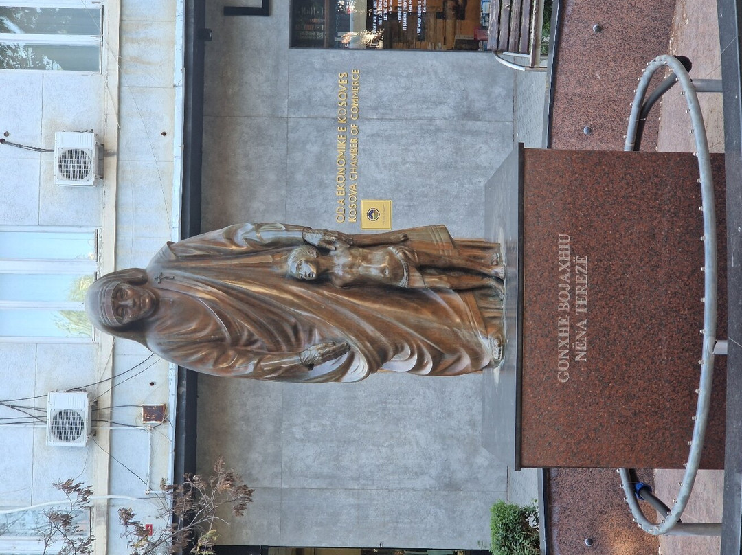 Statue of Mother Tereza-普里什蒂纳必去景点