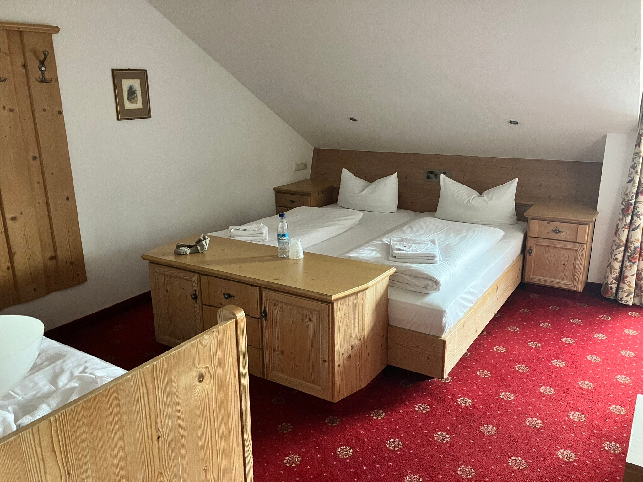 霍尔扎巴酒店-官方