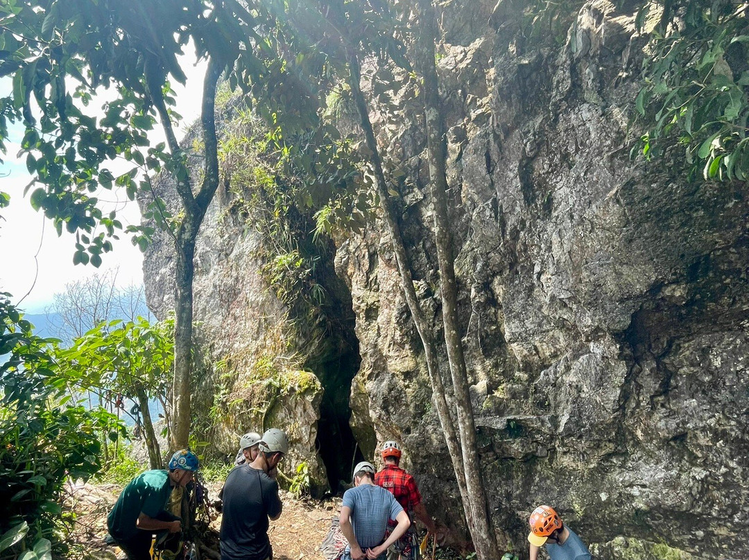 La Peña Abejorral - Rock Climbing Park景点图片