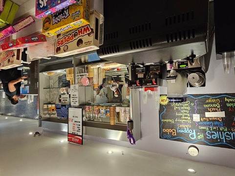 Fun In The Sun Ice Cream Parlour