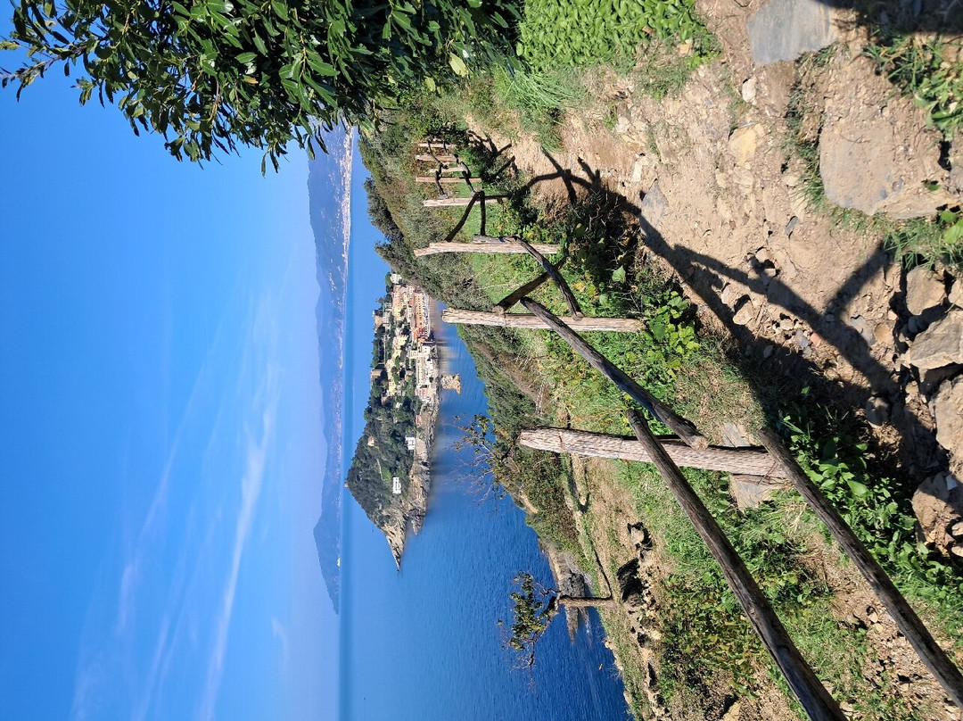 Hike the Punta Manara-东塞斯特里必去景点
