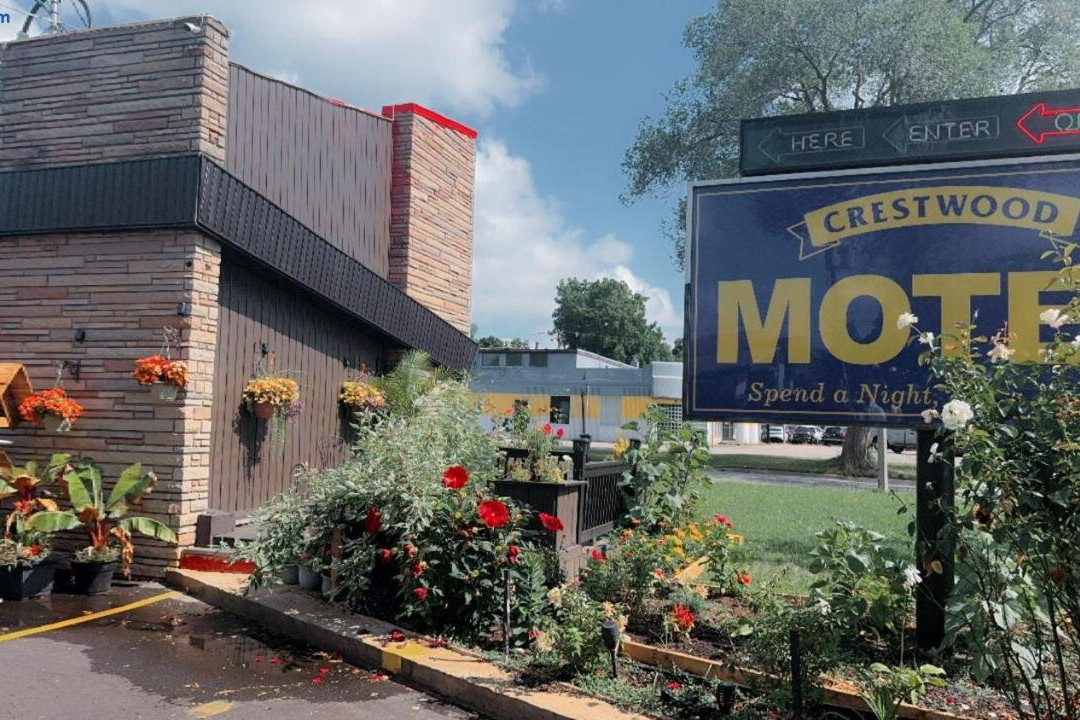 Crestwood Motel