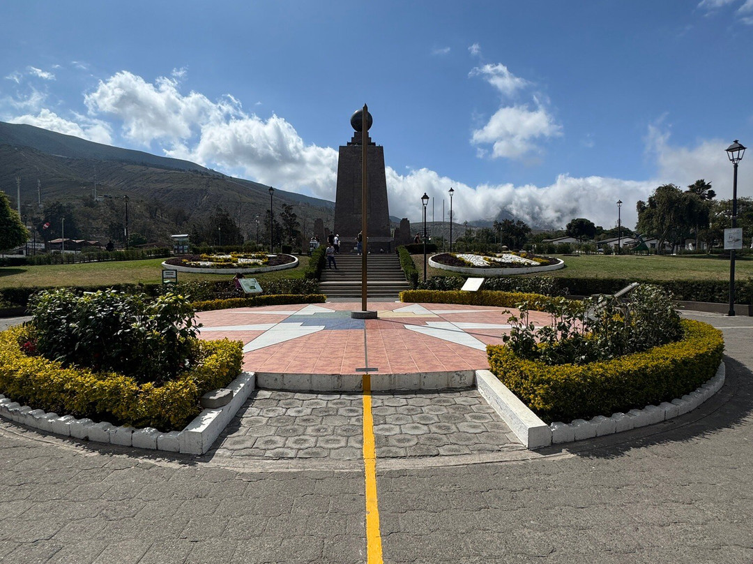 WomanTravelEc-基多必去景点