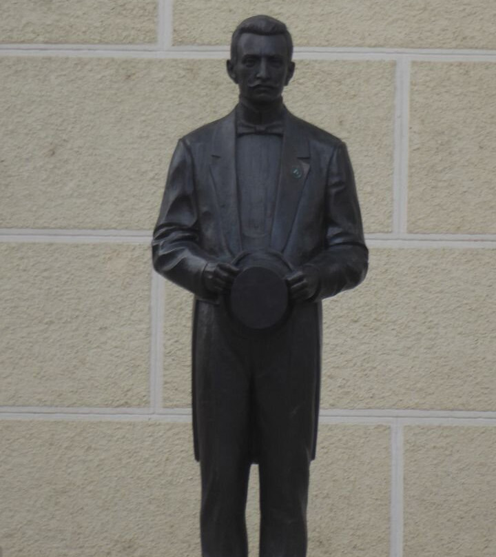Ludovic Szantay Statue景点图片