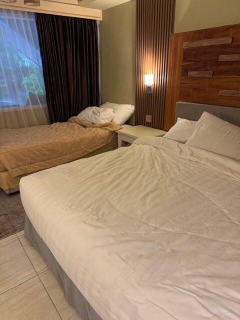 珀涅罗珀海滩风景饭店主图