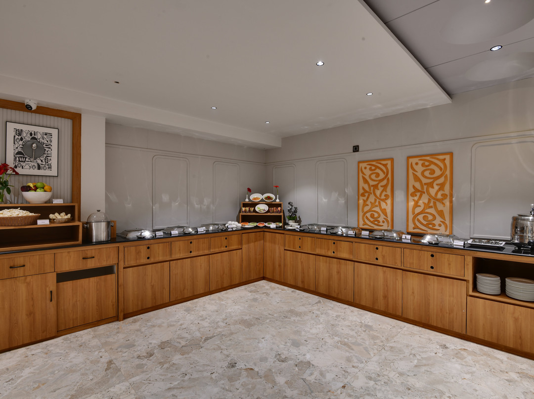 Click Hotel Royal Pearl, Galenda, Dahej