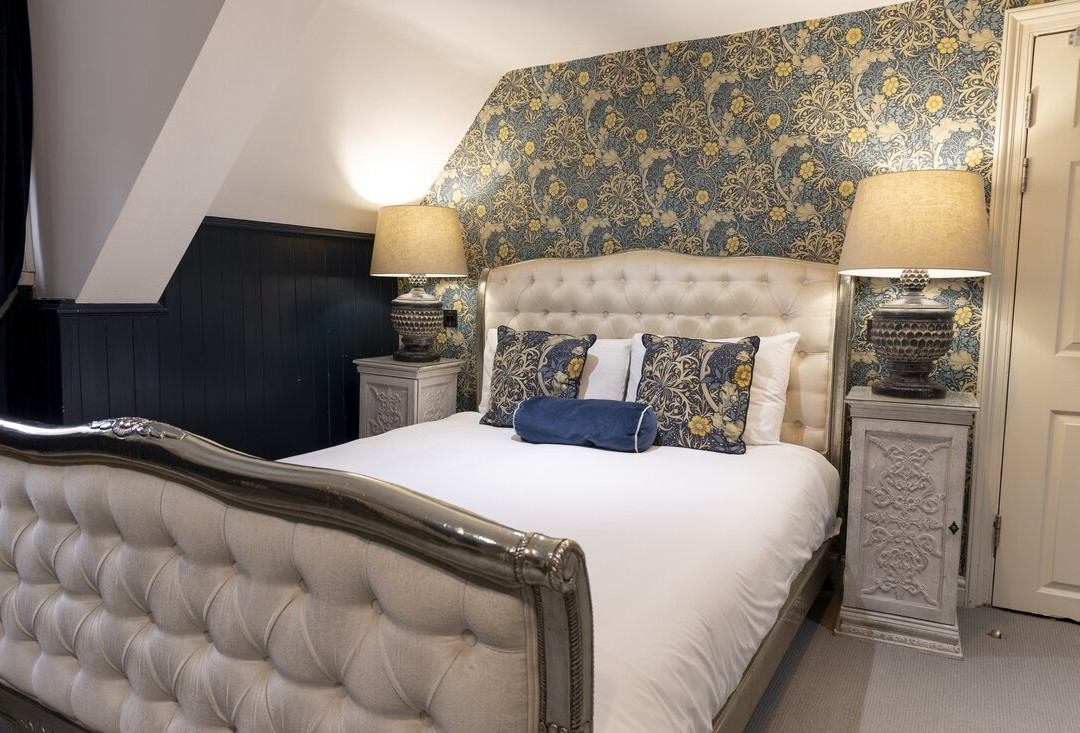 Dirty Bottles Hotel主图