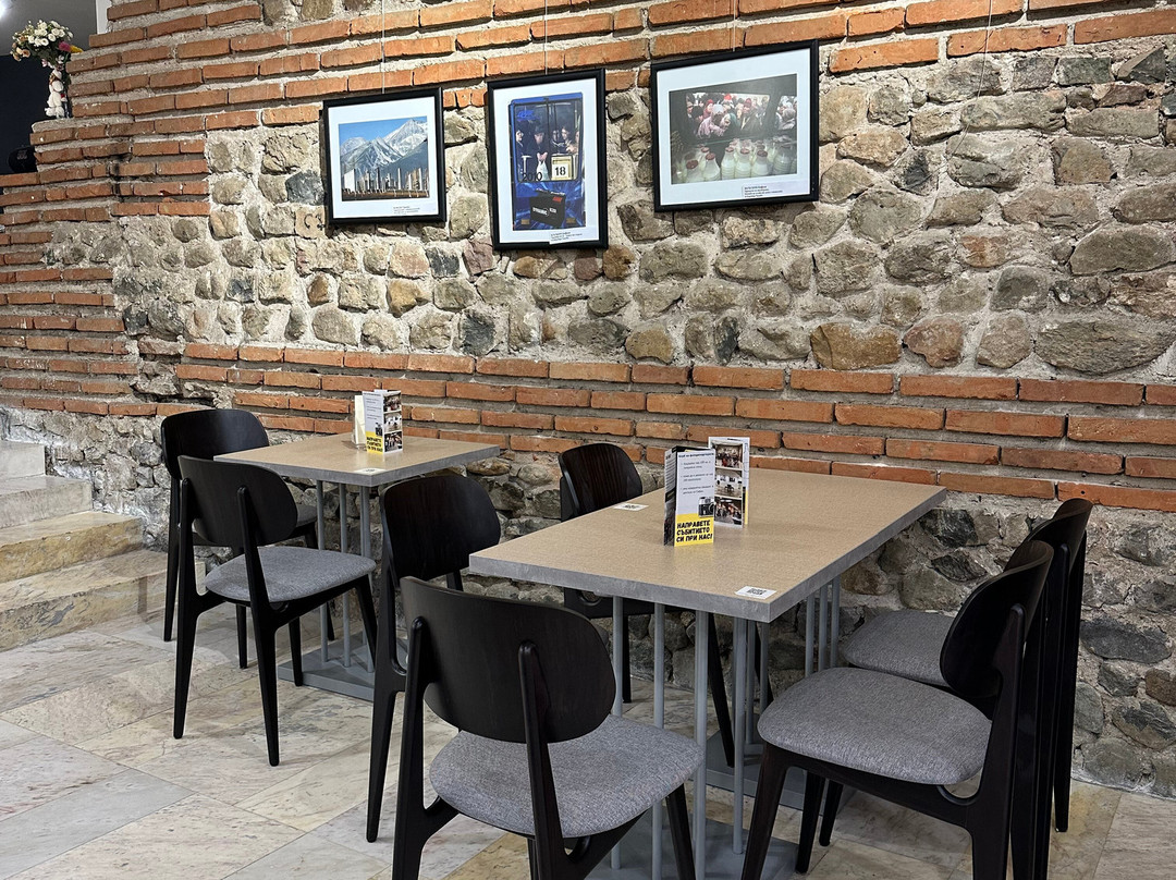 Pressphoto Club - Wine Bar And Gallery景点图片