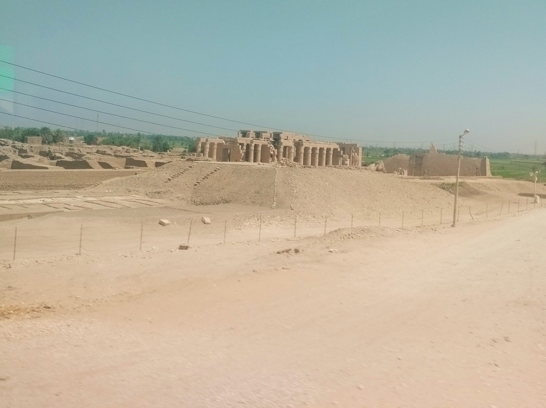 Ramesseum (Mortuary Temple of Ramses II)-卢克索必去景点