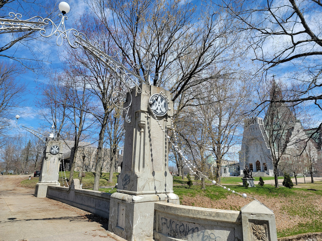 Sanctuaire Notre-Dame-du-Cap-三河市必去景点