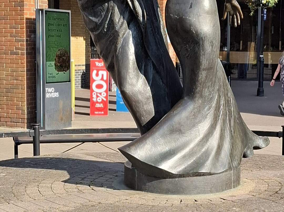 Time Contiuum Statue-斯坦斯必去景点