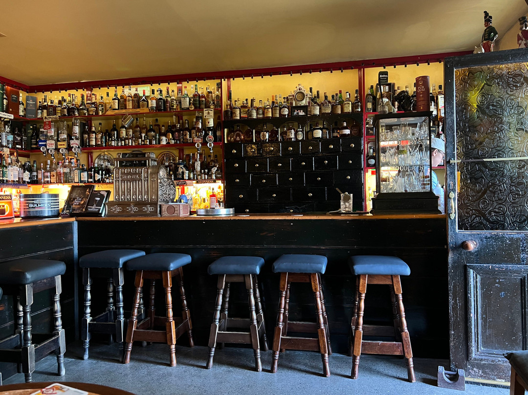O’Loclainn’s Irish Whiskey Bar-Ballyvaughan必去景点