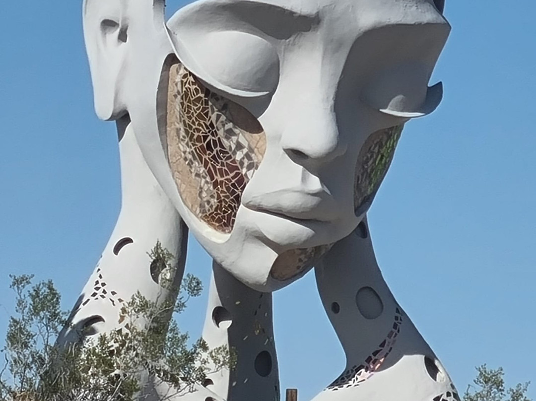 Transmission Sculpture By Daniel Popper-约书亚树必去景点