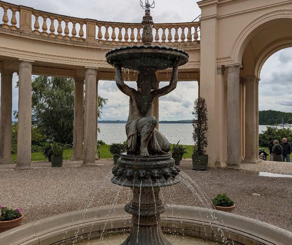 Schlossbrunnen-什未林必去景点