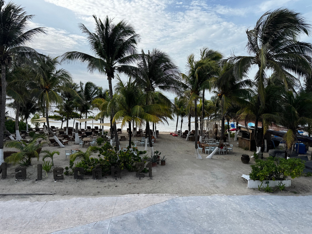 Noah Beach Hotel & Suites主图