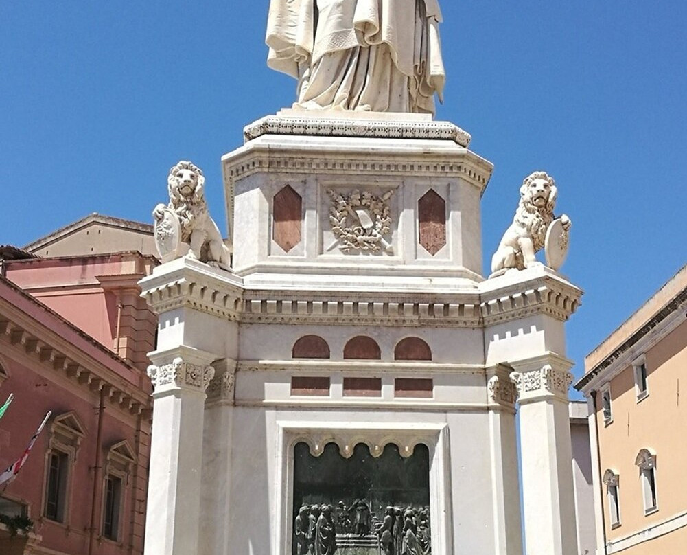 Piazza Eleonora-奥里斯塔诺省必去景点