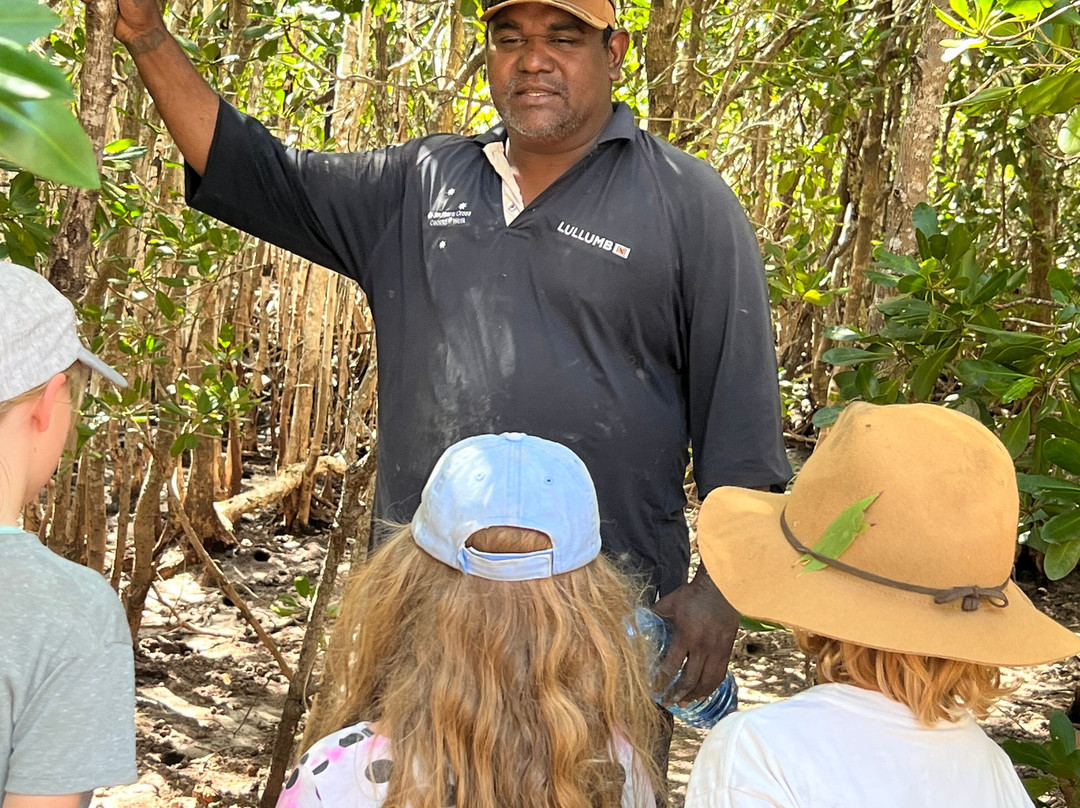 Southern Cross Cultural Tours at Lullumb-Dampier Peninsula必去景点