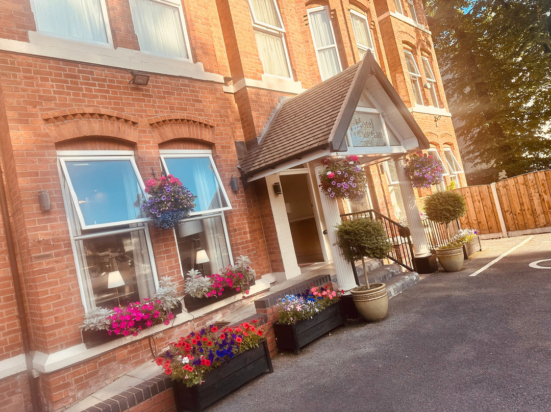 The Westlynne Hotel & Apartments主图