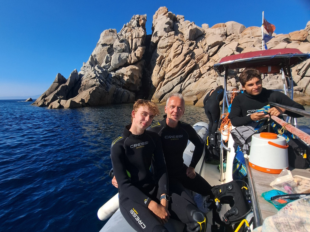 Blu Dive Center-圣特雷莎加卢拉必去景点