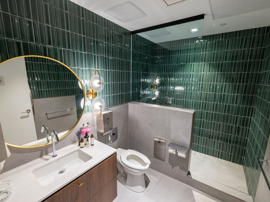 Plaza Premium First (International Departures, Pier D)-里士满必去景点