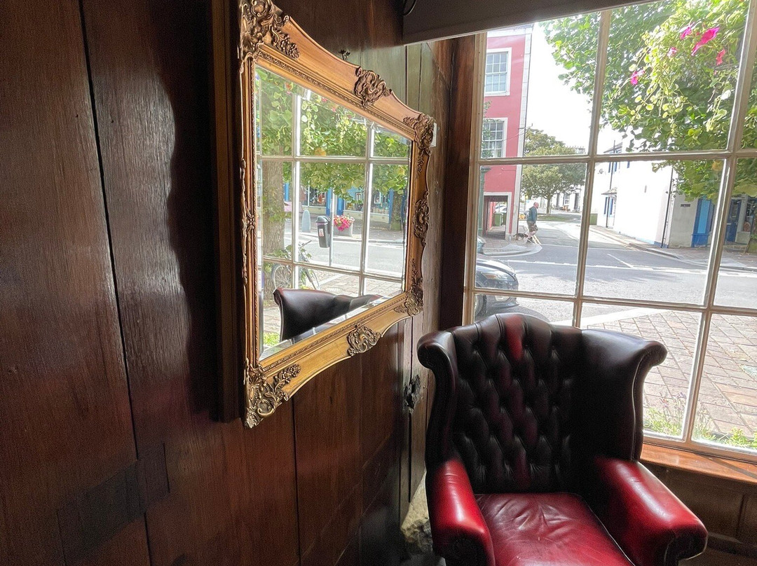 力推阿勒代尔府酒店主图