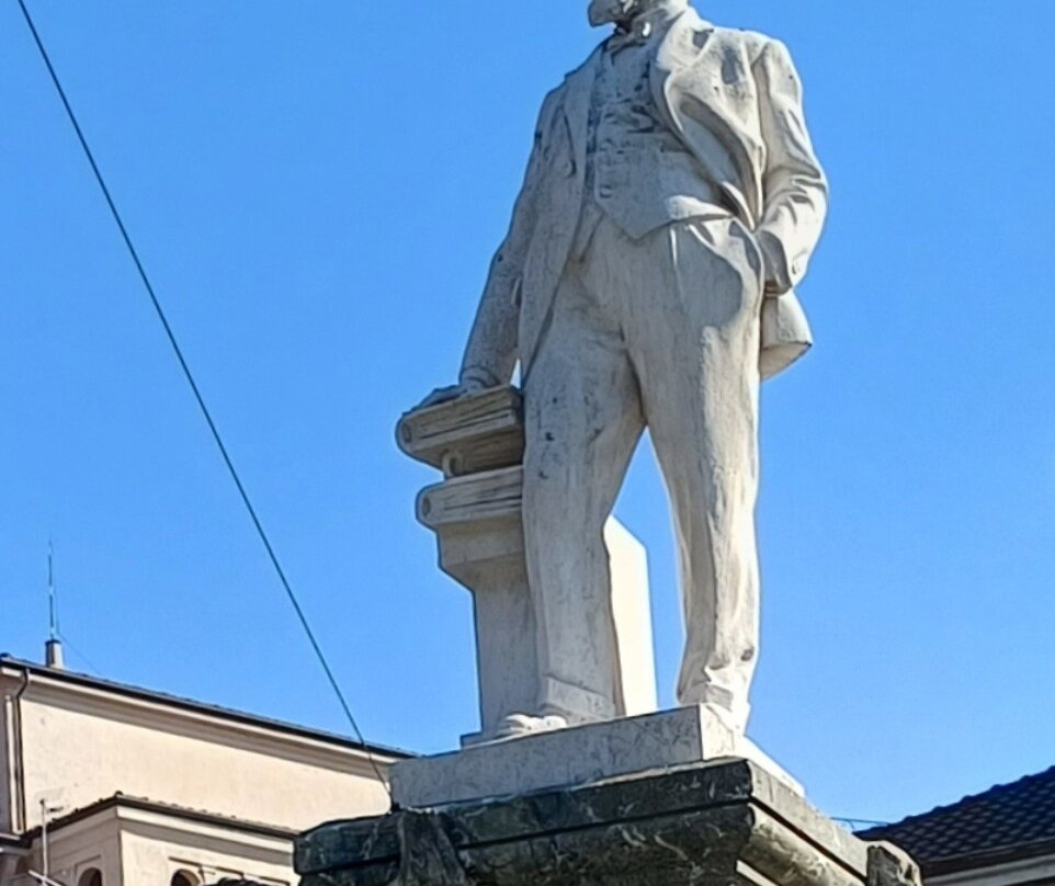 Monumento a Mario Cermenati-莱科必去景点