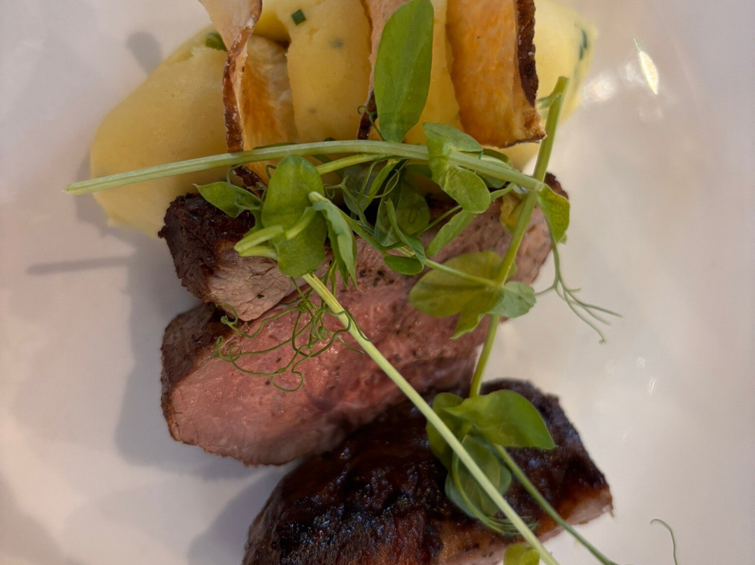 The Old Kent Barn主图