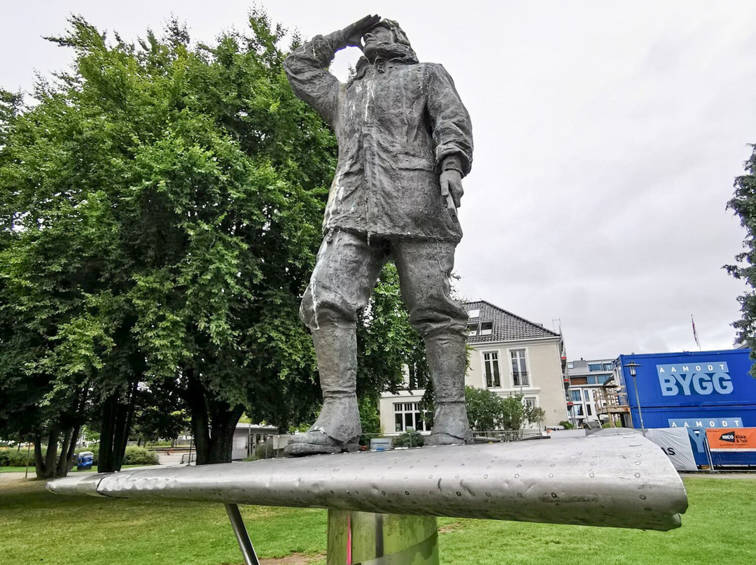 Statue of Bernt Balchen-克里斯蒂安桑必去景点