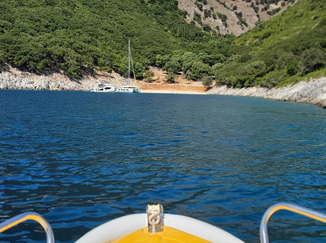 Yellow Boats Company-阿吉亚埃菲米亚必去景点