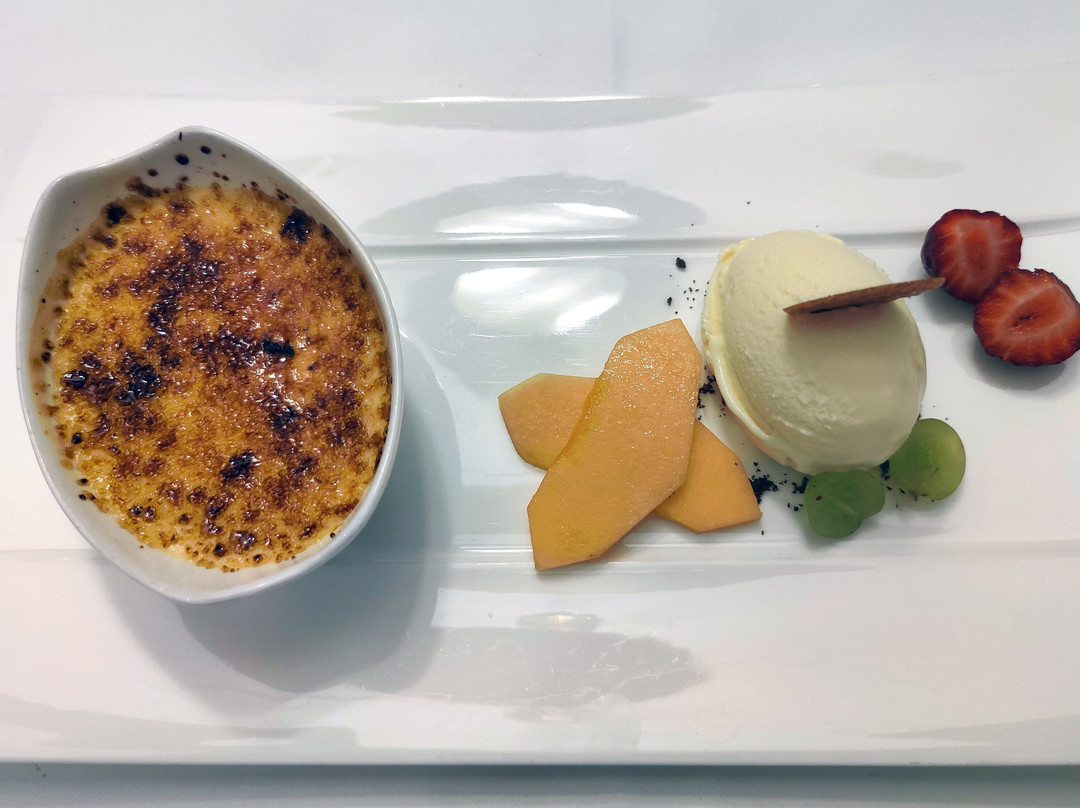 阿德勒白陶酒店主图