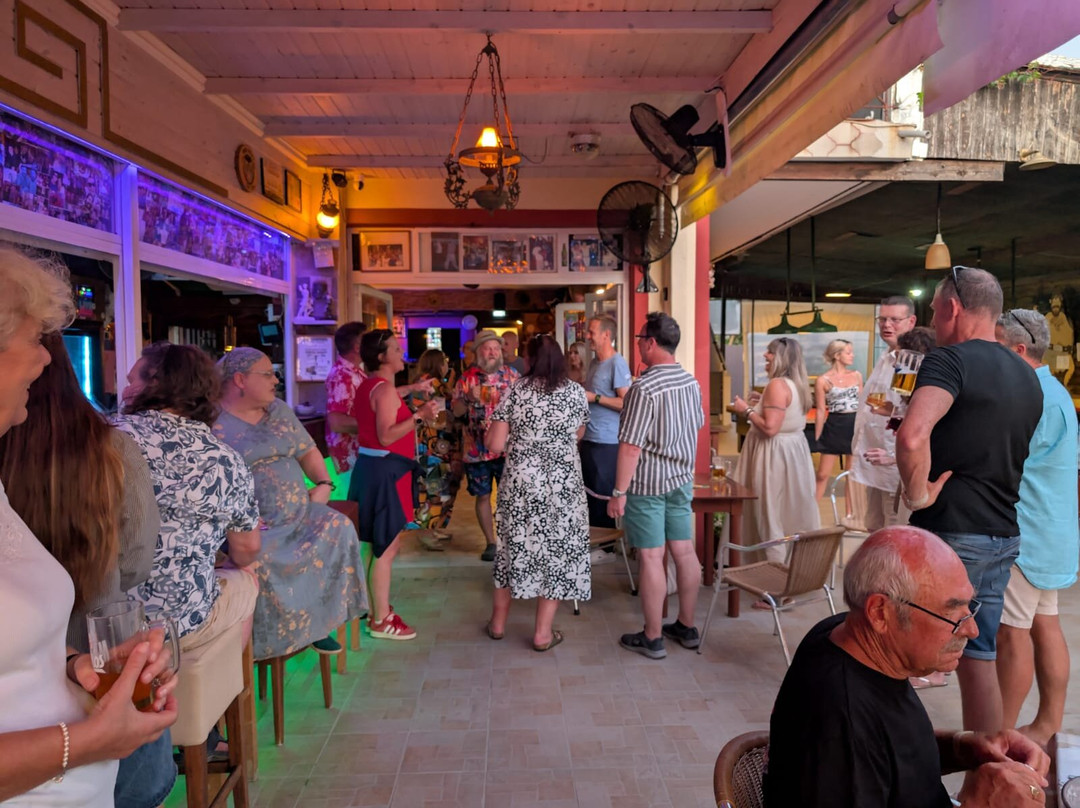 Mad Mike's Bar-Agios Georgios必去景点