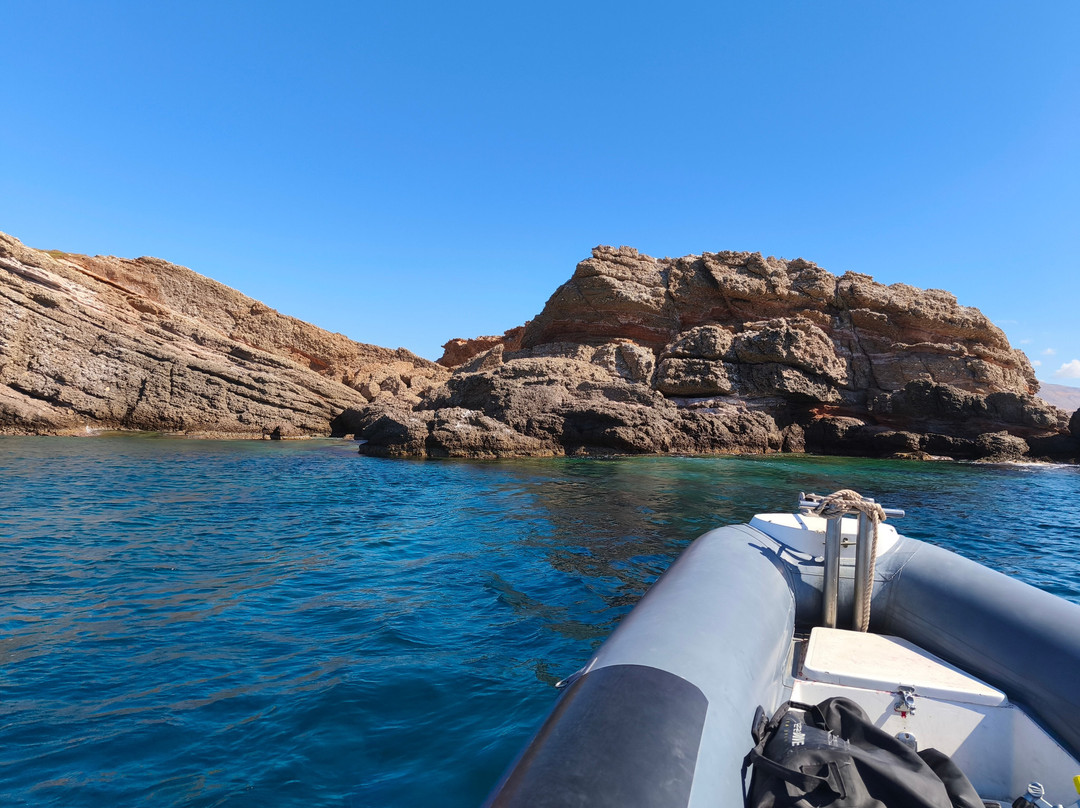 Amphibious Diving Center-Cholargos必去景点
