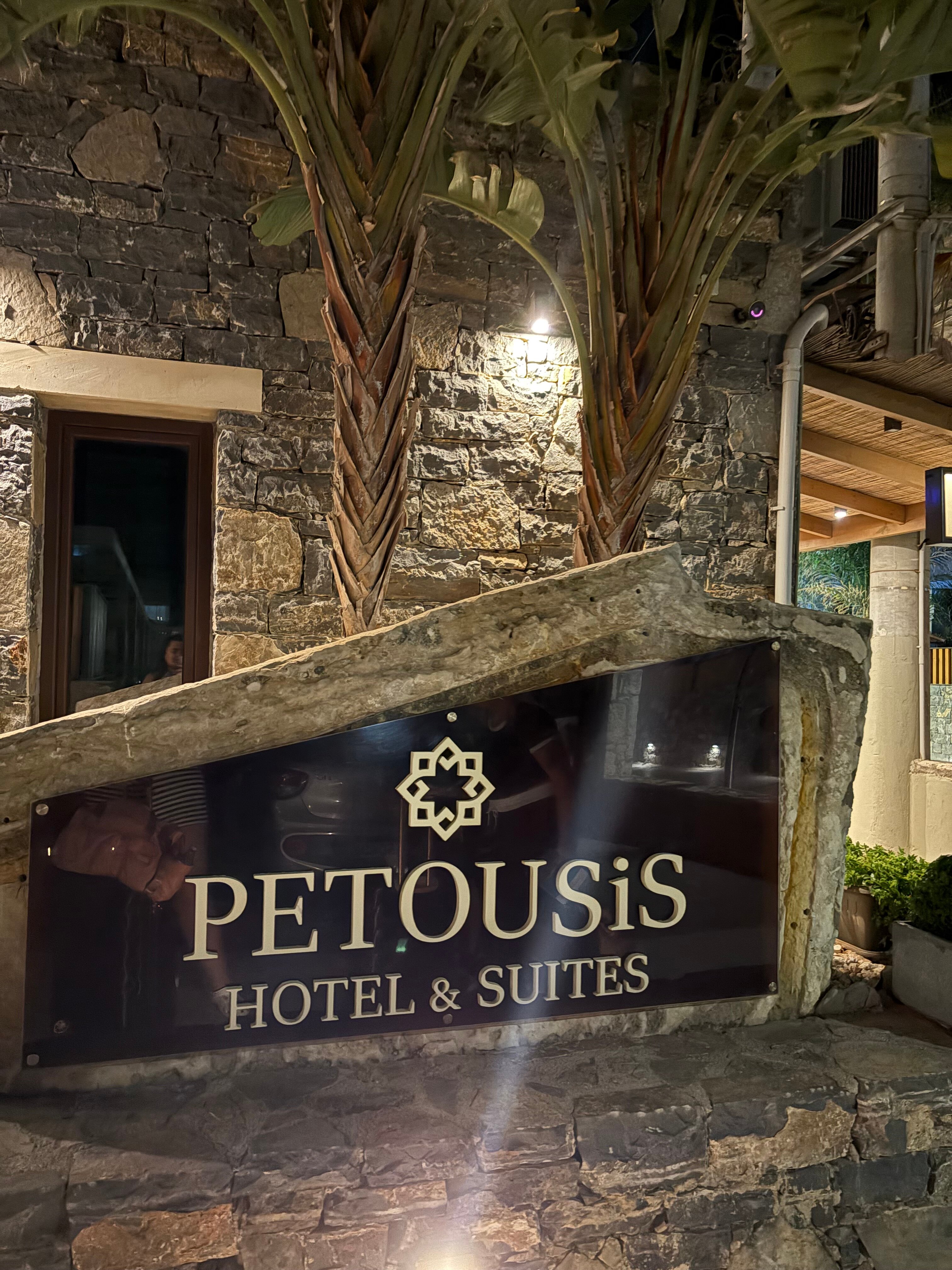 Petousis Hotel & Suites-浴室