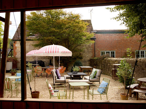 Teffont Evias酒店住宿-Riverbarn Kitchen and Bed & Breakfast