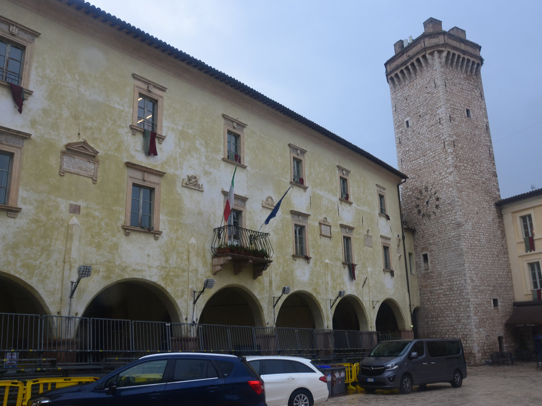 Torre Dell'orologio-Trevi必去景点