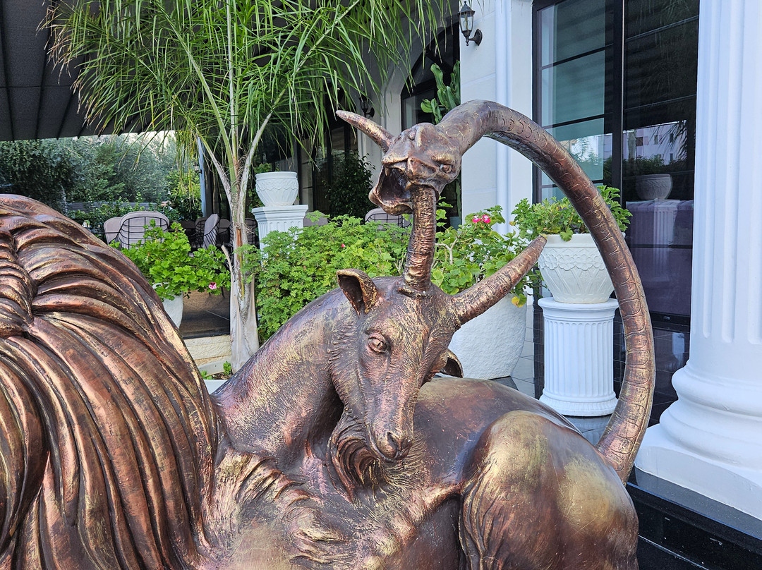 Chimaera Hotel主图