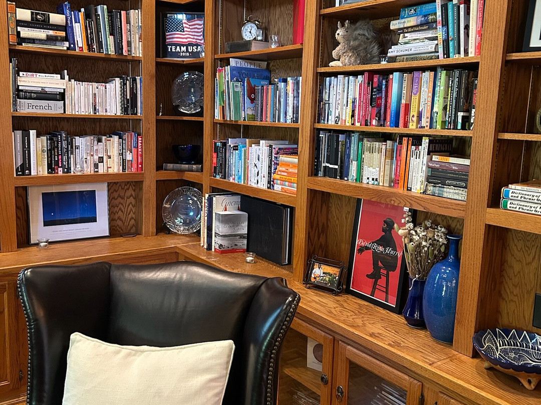 Mount Tom House主图