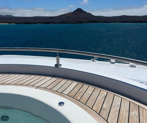 Hermes Galapagos Mega Catamaran-阿约拉港必去景点