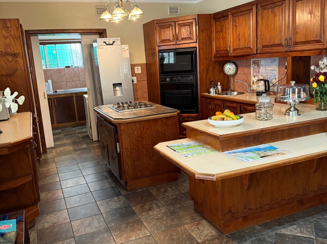 At Heritage House主图