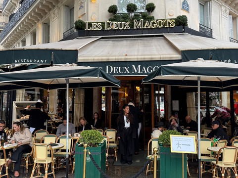 波拿巴特酒店主图