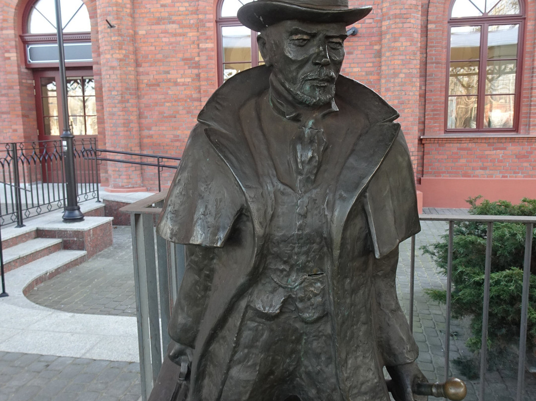 Statue of Wokulski-Skierniewice必去景点