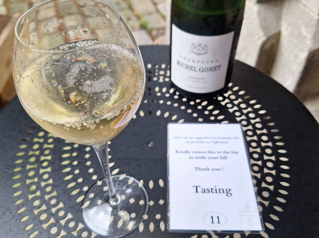 Champagne Michel Gonet-埃佩尔内必去景点