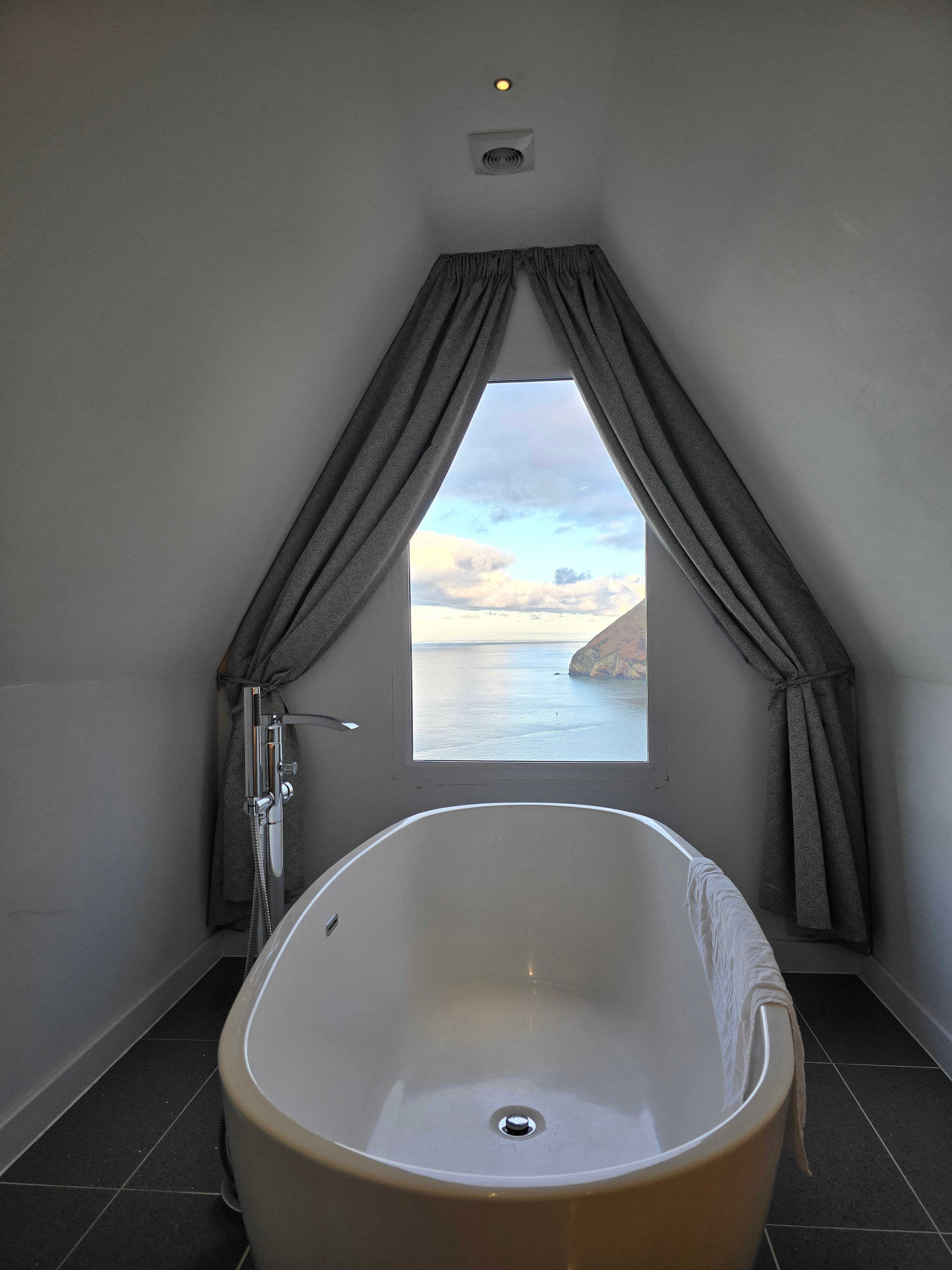 The Sandy Cove Hotel-浴室