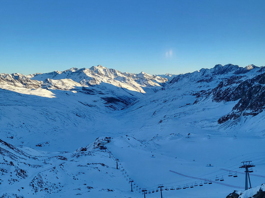 Glacier Hotel Grawand主图