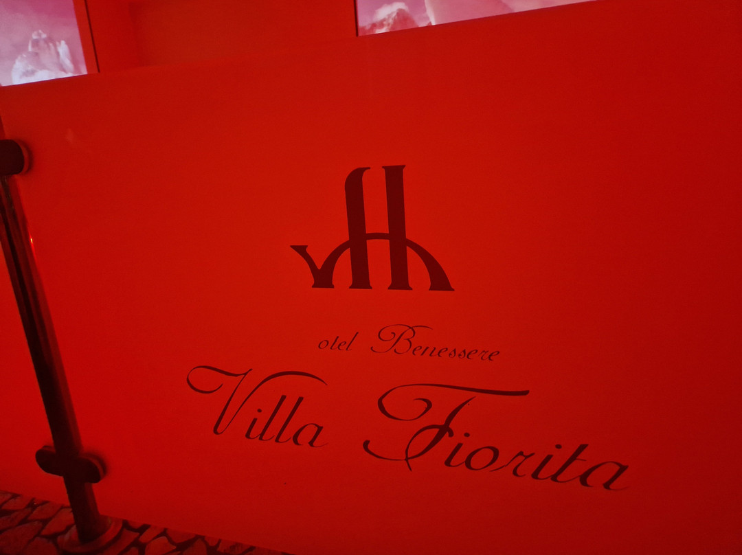 Colfiorito酒店住宿-Hotel Benessere Villa Fiorita