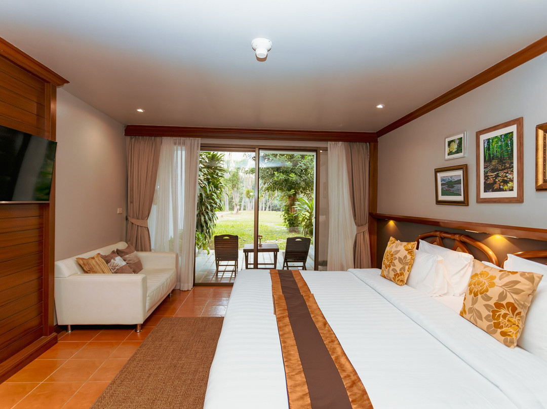 桂河光色度假酒店主图