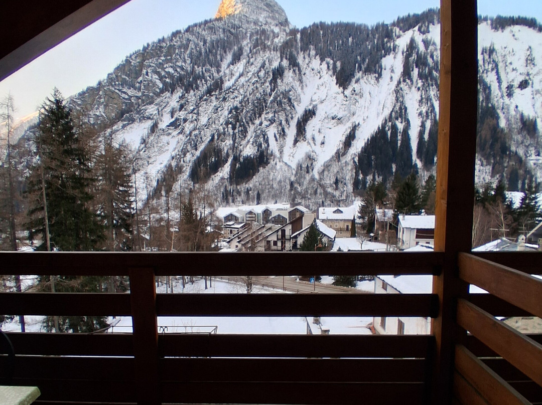 艾格勒酒店主图