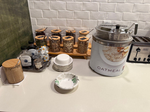 万枫利文斯顿黄石酒店及套房主图