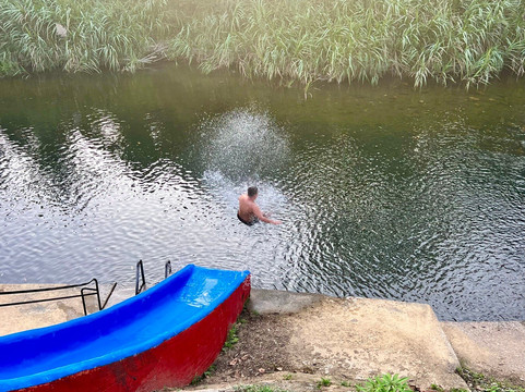 索克雨林度假村主图